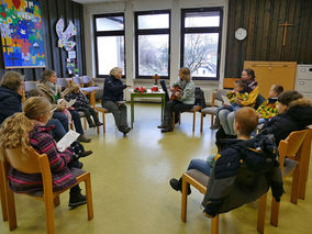 Der Heilige Nikolaus besuchte St. Crescentius (Foto: Karl-Franz Thiede)